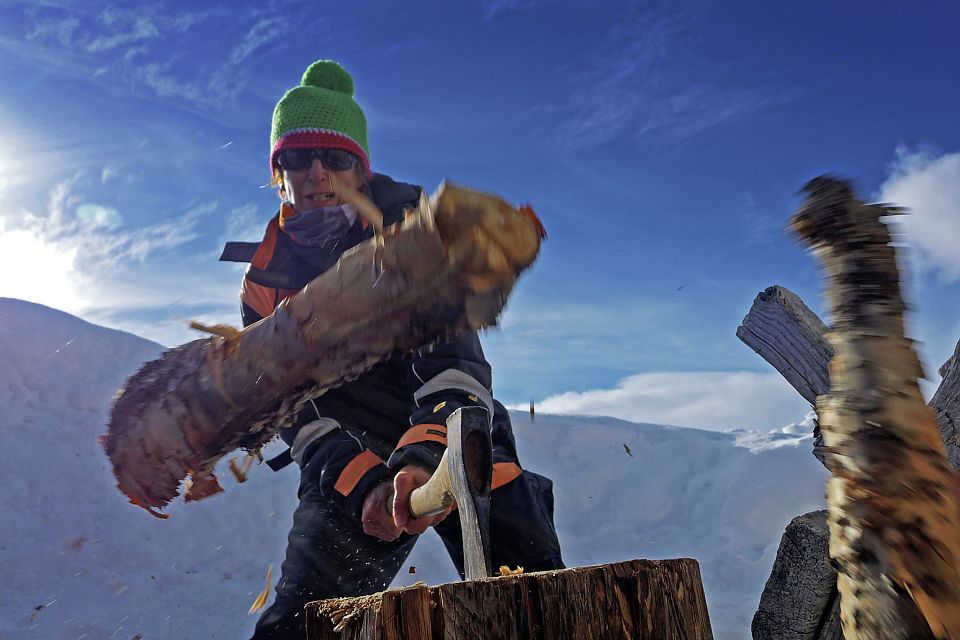 Keine Ruhe nach der Tour - Holz muss gehackt werden