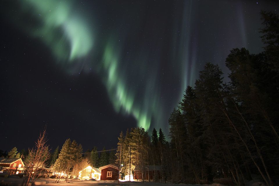 Ein Nordlicht über der Huskyfarm